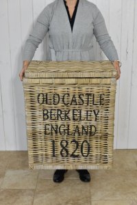 Kosz rattanowy "Old castle Berkeley England 1820" 59/36/H70cm | dodatki |