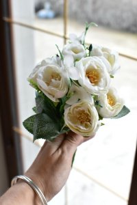 Kwiaty sztuczne - białe - gałązka | dodatki |